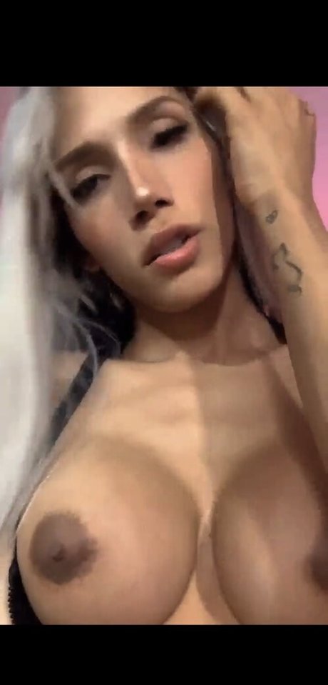 Nahá fotka uniklých OnlyFans od Ts Nathybahamon