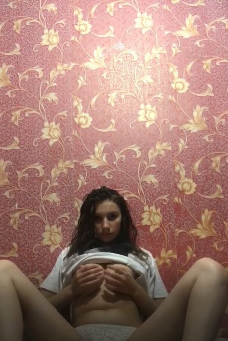 Naken lekkede OnlyFans-bilde av Karinaraspberry