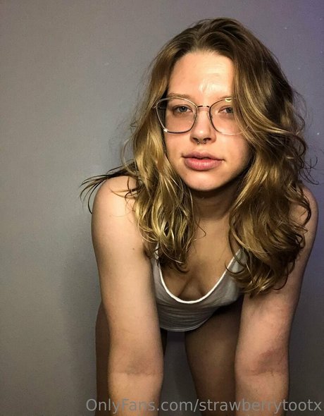 Nahá fotka uniklých OnlyFans od Strawberrytootx