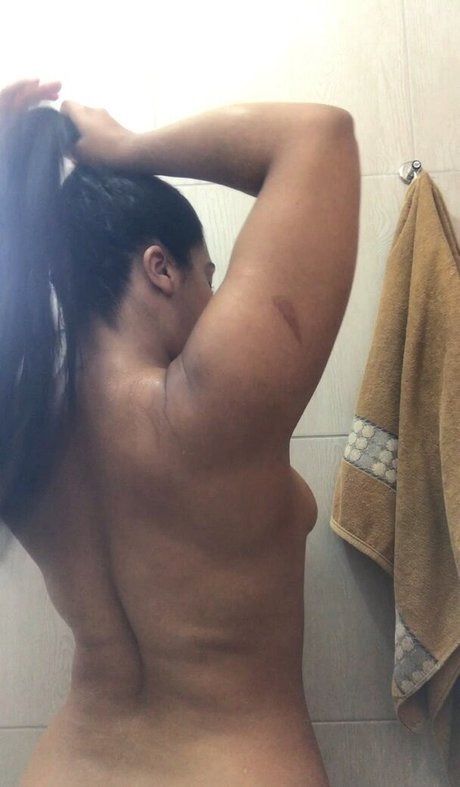 Naken lekkede OnlyFans-bilde av Queli Cruz