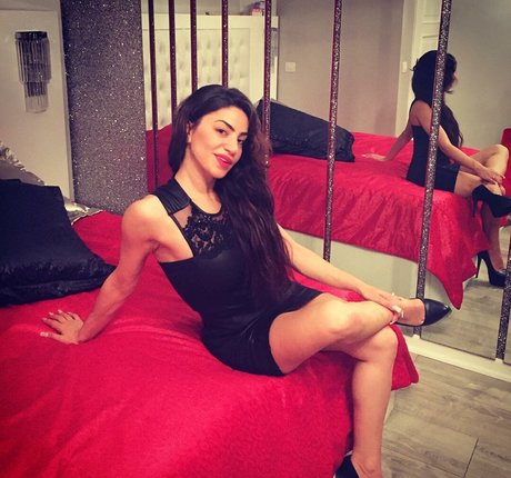 Nahá fotka uniklých OnlyFans od Serpil Cansz