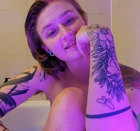 Alasti lekkinud OnlyFans-i pilt Natie Del