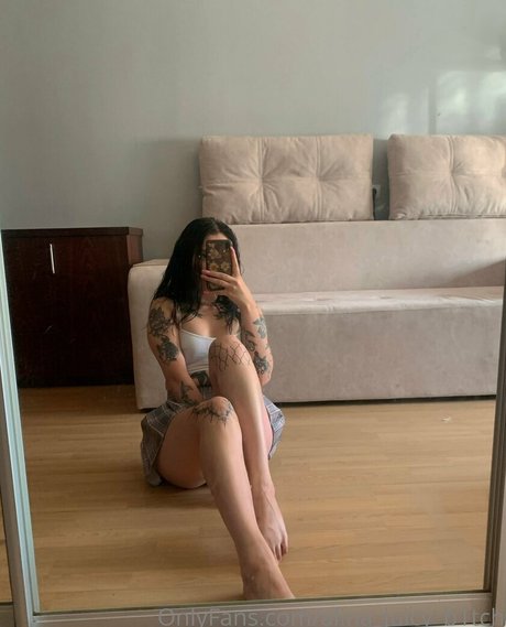 Alinajuicyb1tch