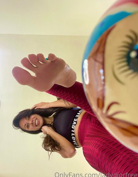 Alasti lekkinud OnlyFans-i pilt Ladydiorfree