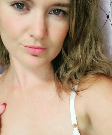 Naken lekkede OnlyFans-bilde av Jennifer Fox