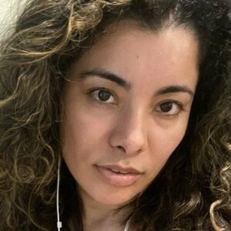 Naakte gelekte OnlyFans-foto van Maya Morena