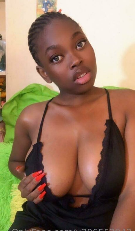 Naken lekkede OnlyFans-bilde av Dollydoubled