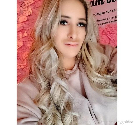 Naken lekkede OnlyFans-bilde av Ashleygoldca