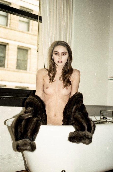 Naken lekkede OnlyFans-bilde av Tessas Ghost
