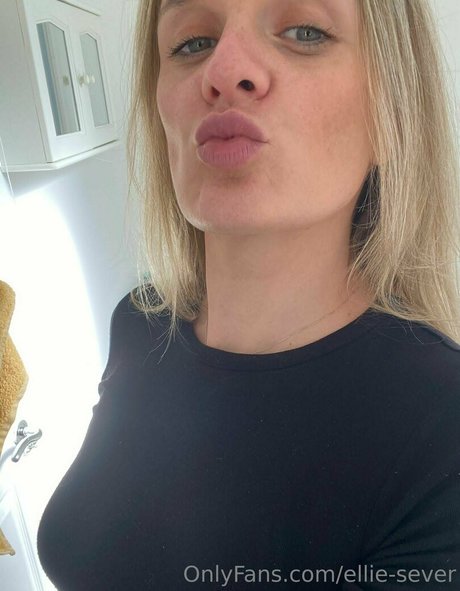 Обнаженная фотография утечки OnlyFans от Elliesever