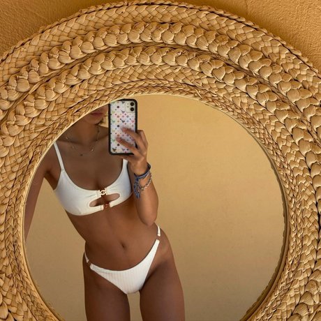 Nahá fotka uniklých OnlyFans od Elleerasmuss