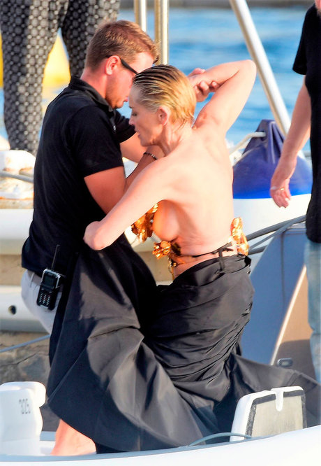 Nahá fotka uniklých OnlyFans od Sharon Stone