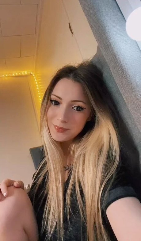 Nahá fotka uniklých OnlyFans od Little Momma