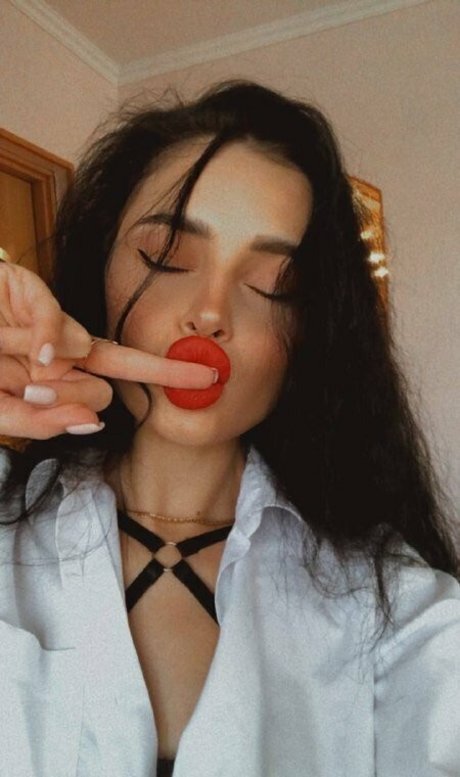 Nahá fotka uniklých OnlyFans od Mila Moore