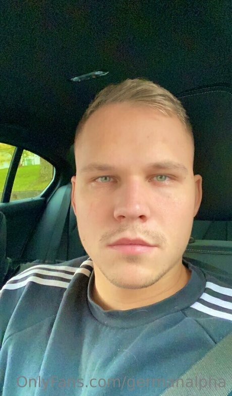 Naken lekkede OnlyFans-bilde av Germanalpha