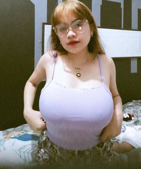 Nahá fotka uniklých OnlyFans od Joycen Artus