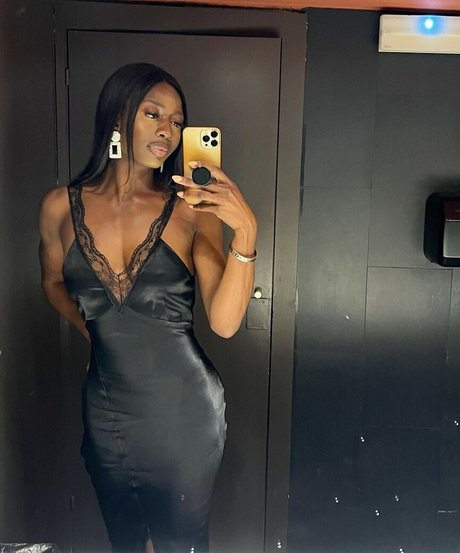 Naken lekkede OnlyFans-bilde av Khaddi Sagnia