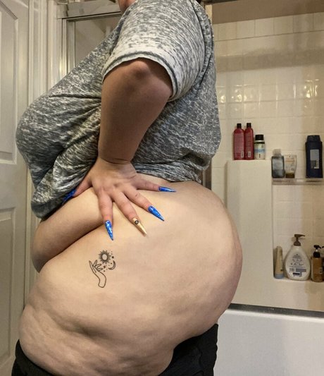 Alasti lekkinud OnlyFans-i pilt Fatbae
