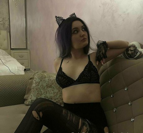Helenlittlerose OnlyFans