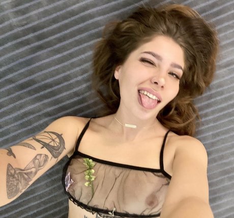 Nahá fotka uniklých OnlyFans od Loralvova