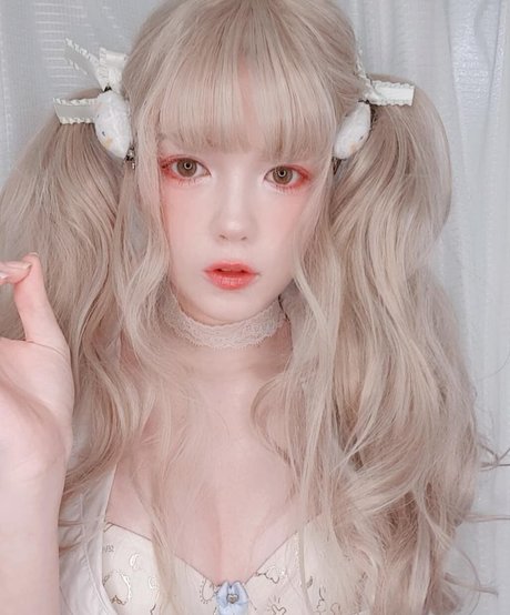 Nahá fotka uniklých OnlyFans od Tsuruko The Alien