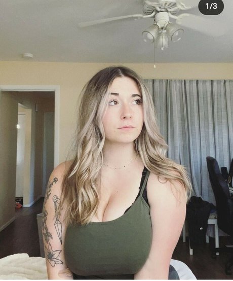Foto di nudo di fuga di OnlyFans di Cherrycgames