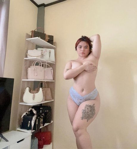Naken lekkede OnlyFans-bilde av Ara Belle