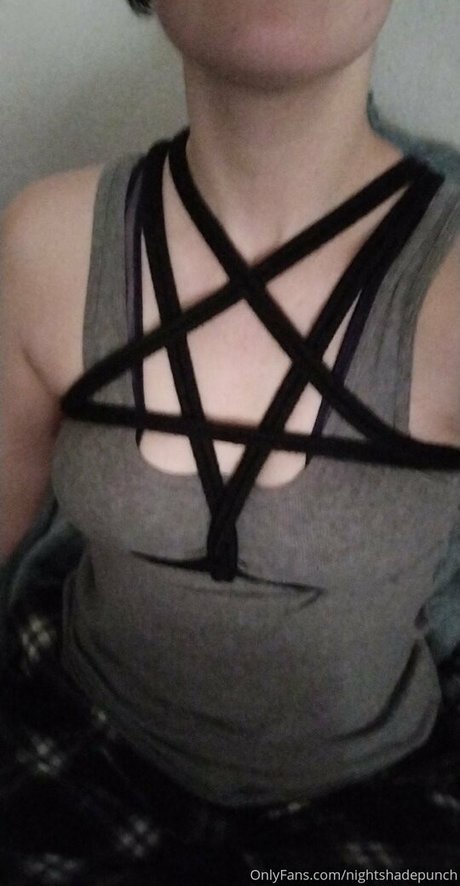 Naken lekkede OnlyFans-bilde av Nightshadepunch
