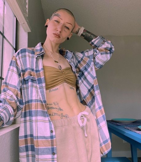 Naken lekkede OnlyFans-bilde av Xovalerie5150