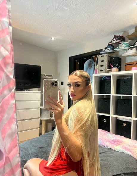 Ebony Tomkins