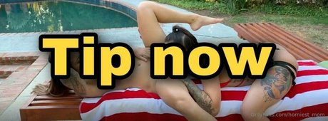 Naken läckt OnlyFans-bild av Horniestmom