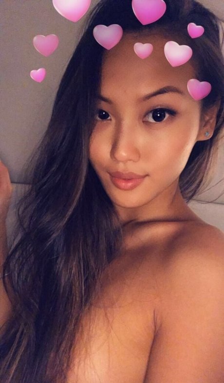 Alaston vuotanut OnlyFans-kuva Lingggbaby