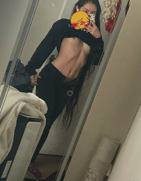 Nacktes geleaktes OnlyFans-Foto von Momome03