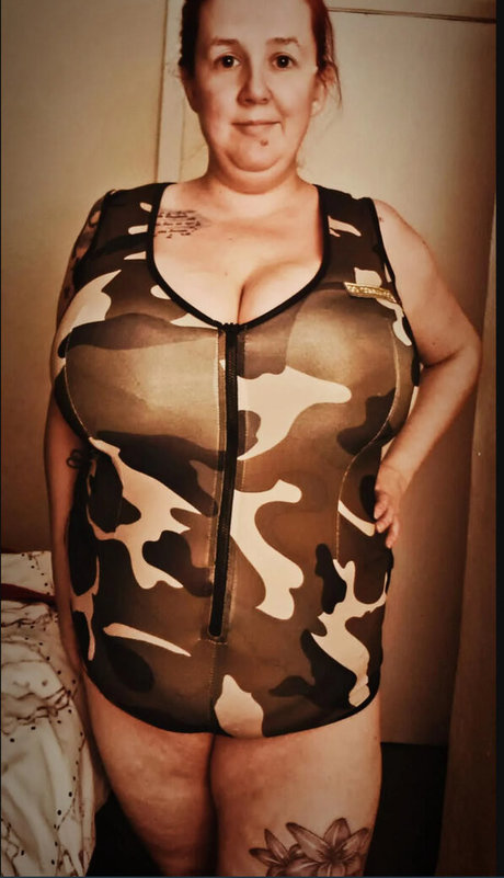 Nahá fotka uniklých OnlyFans od Kelly K Cups