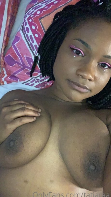 Nahá fotka uniklých OnlyFans od Tatiaraa