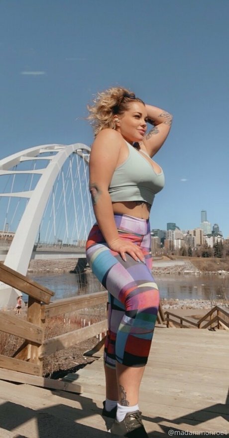 Thecurvyqueen01