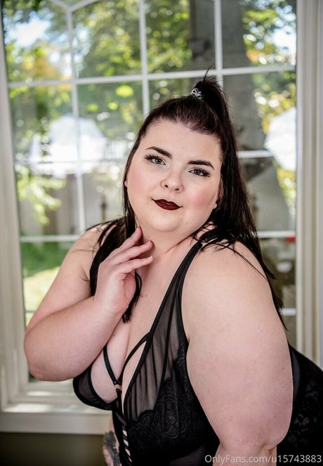Alaston vuotanut OnlyFans-kuva Maisonfoxqueen