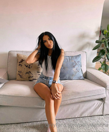 Naken lekkede OnlyFans-bilde av Pollyviennna