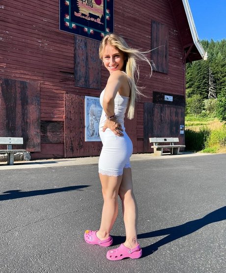 Nahá fotka uniklých OnlyFans od Hailey Azure