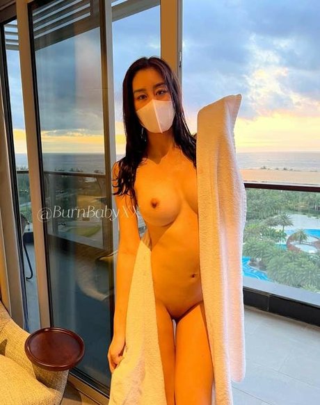 Naken lekkede OnlyFans-bilde av Burnbabyxx