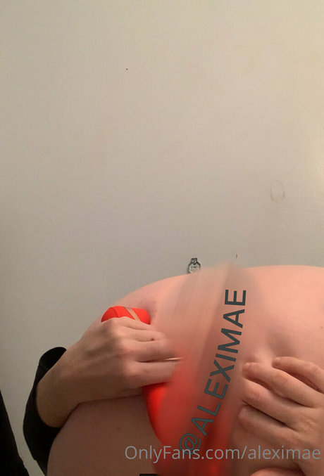 Alaston vuotanut OnlyFans-kuva Aleximae
