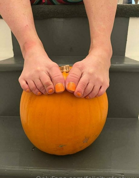 Naakte gelekte OnlyFans-foto van Felicitysfeetxxx