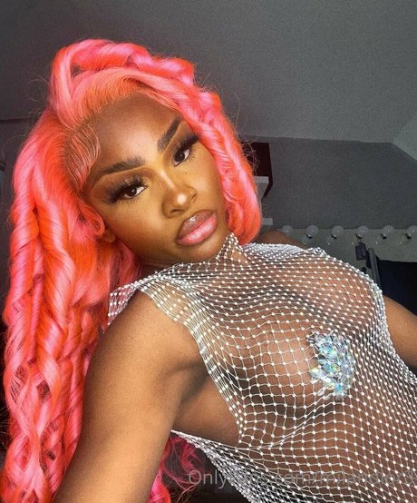 Naken lekkede OnlyFans-bilde av Milandior3