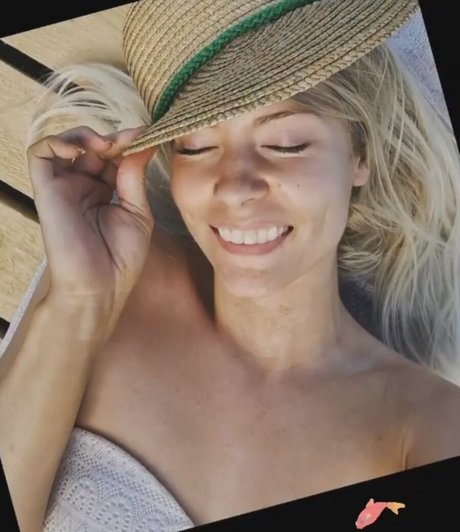 Nahá fotka uniklých OnlyFans od Laura Nieminen