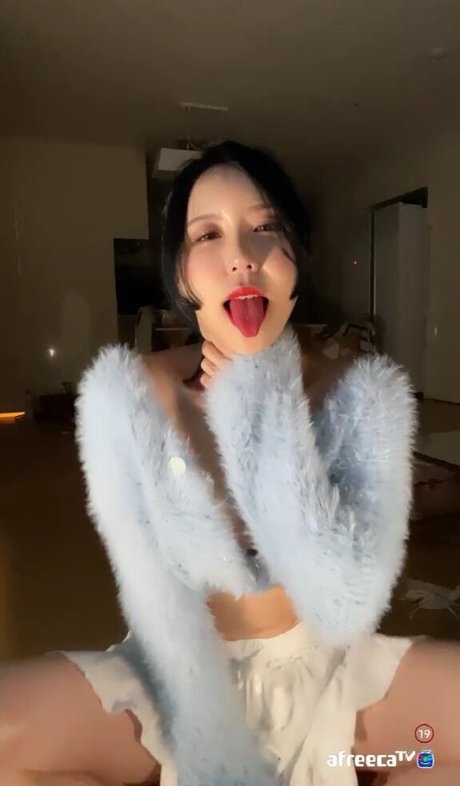 Nahá fotka uniklých OnlyFans od Kimjeewoo529