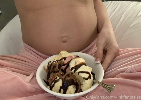 Naakte gelekte OnlyFans-foto van Kinkfantasies