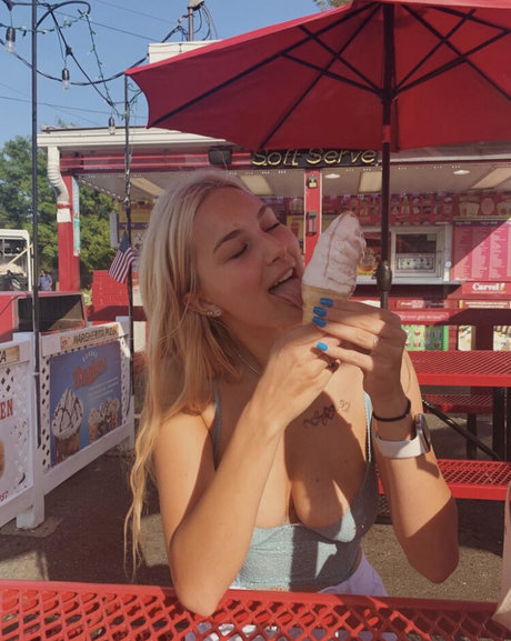 Nahá fotka uniklých OnlyFans od Hailey D