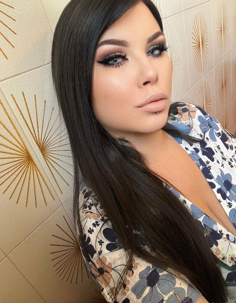 Nahá fotka uniklých OnlyFans od Erszebetbathory666vip