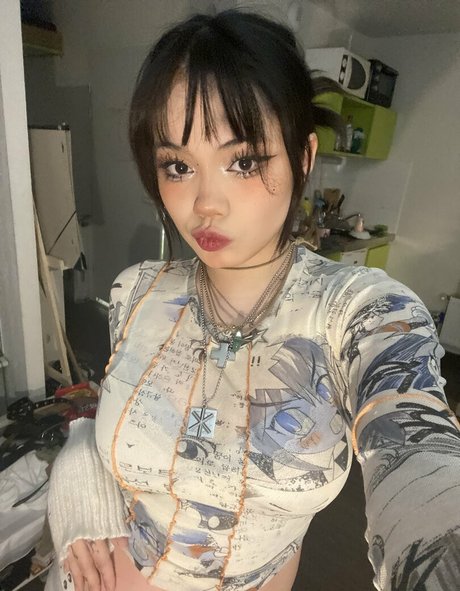 Naken lekkede OnlyFans-bilde av Iadivinecomedie