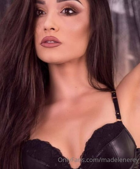 Nahá fotka uniklých OnlyFans od Madelenerey